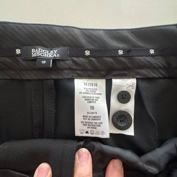 Badgley Mischka Crop Pants - Picture 3 of 4